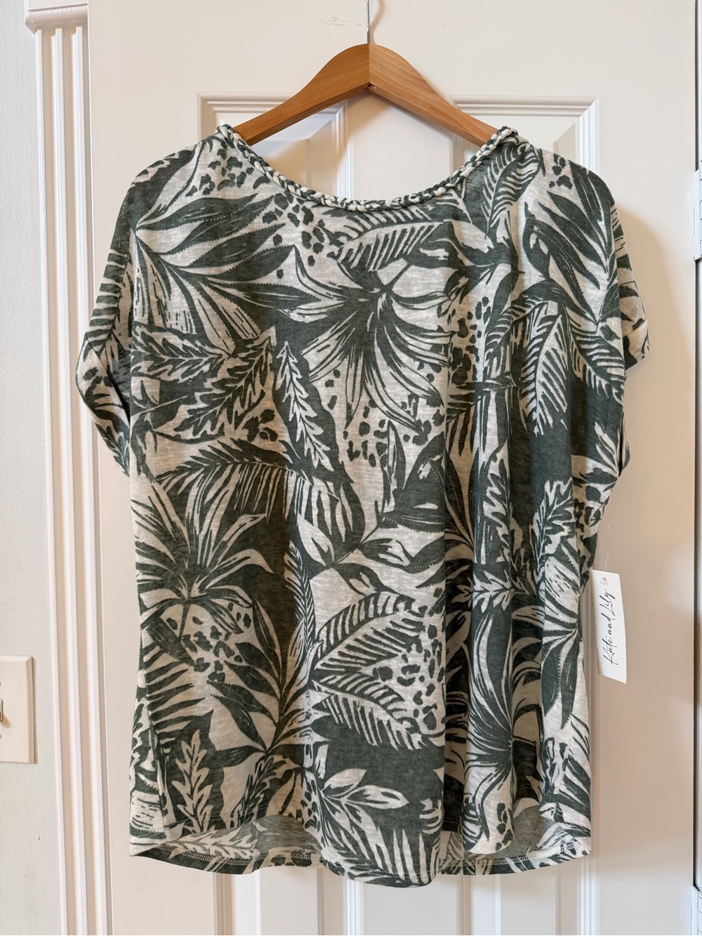 2X Relaxed Green Botanical Short Sleeve Tunic Top